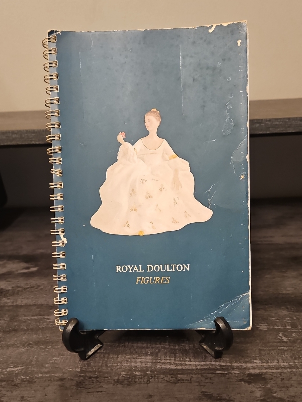 Vintage 1969 Royal Doulton Figures Collectors Book No. 11 Reference